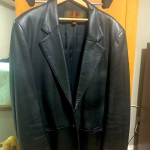 Mens black leather 2 button Blazer, previously owned, great condition, size XL,